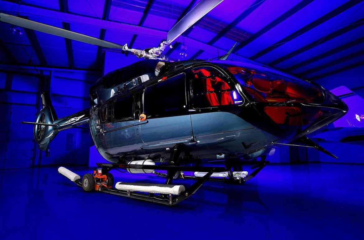 飞机窗户清洁指南：专业方法